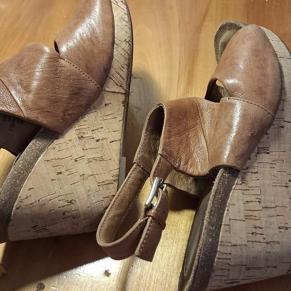 Sofft Women’s Brown Leather-Look Strappy Wedge Sandals 7.5 - Picture 10 of 17